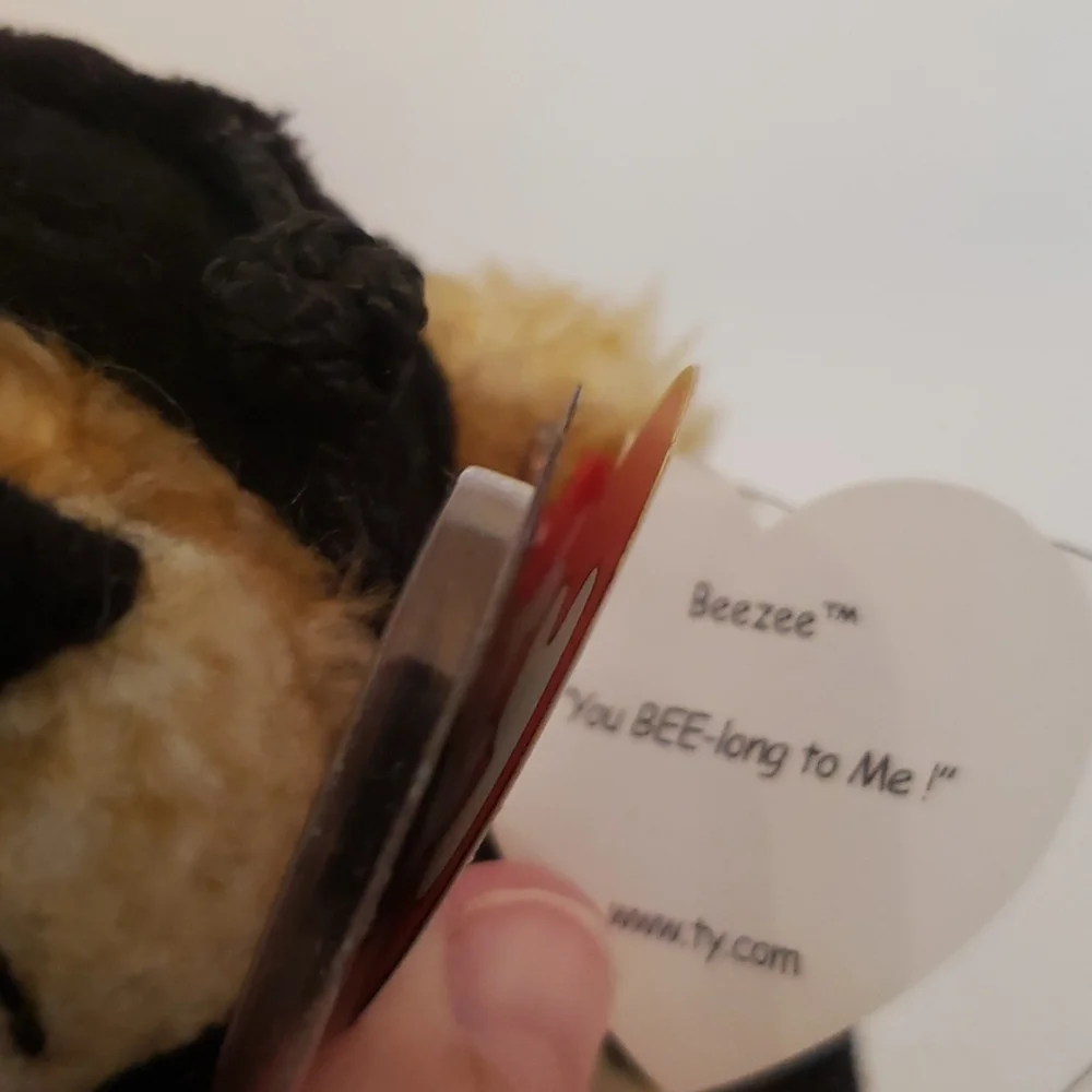 🔥2 / $20🔥BEE BEAR "BEEZEE" WITH DISPLAY CASE - Picture 5 of 5